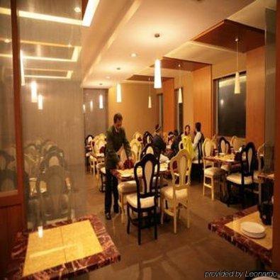 Deccan Plaza Hotel - Ооти Екстериор снимка