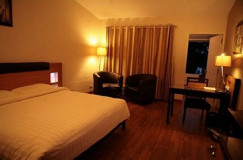 Deccan Plaza Hotel - Ооти Екстериор снимка