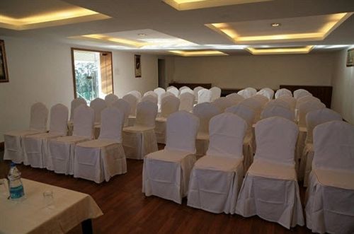 Deccan Plaza Hotel - Ооти Екстериор снимка