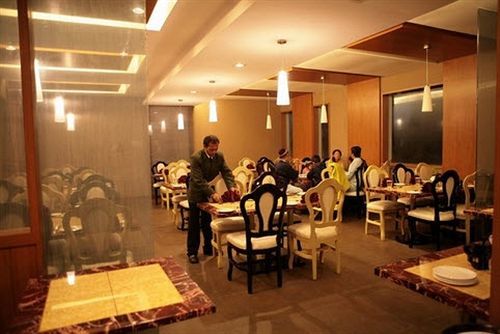 Deccan Plaza Hotel - Ооти Екстериор снимка